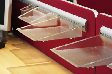 Straight screen with accessory set