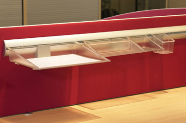Straight screen with accessory set